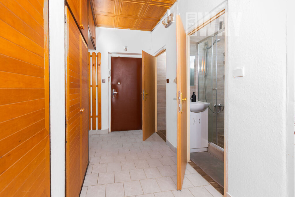 DRUŽSTEVNÍ BYT 3+1 V SRDCI STRAŠNIC