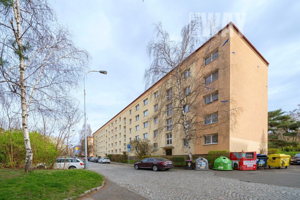 DRUŽSTEVNÍ BYT 3+1 V SRDCI STRAŠNIC