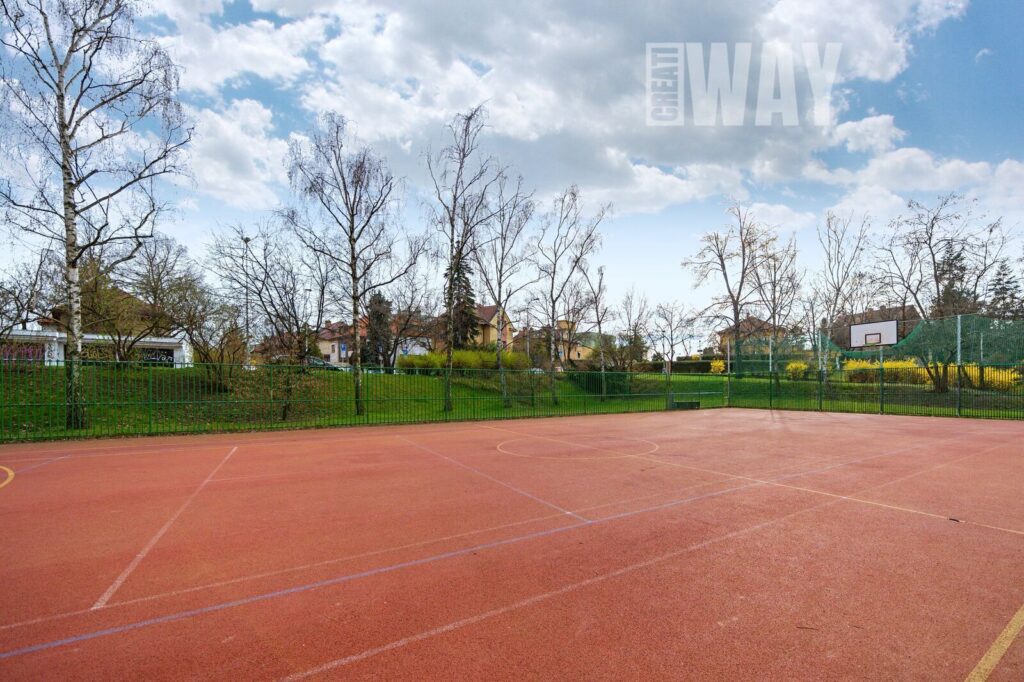 DRUŽSTEVNÍ BYT 3+1 V SRDCI STRAŠNIC