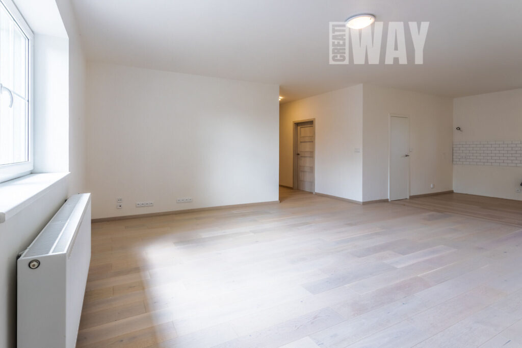 VELKÝ MODERNÍ DŮM S KRÁSNOU ZAHRADOU NA BYDLENÍ, REKREACI I PODNIKÁNÍ