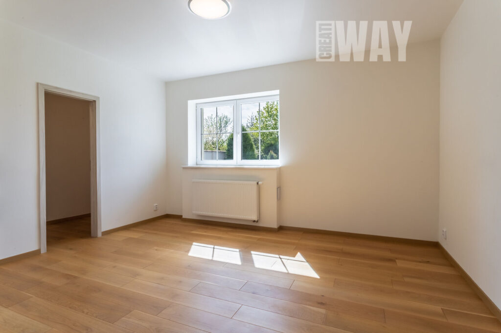 VELKÝ MODERNÍ DŮM S KRÁSNOU ZAHRADOU NA BYDLENÍ, REKREACI I PODNIKÁNÍ