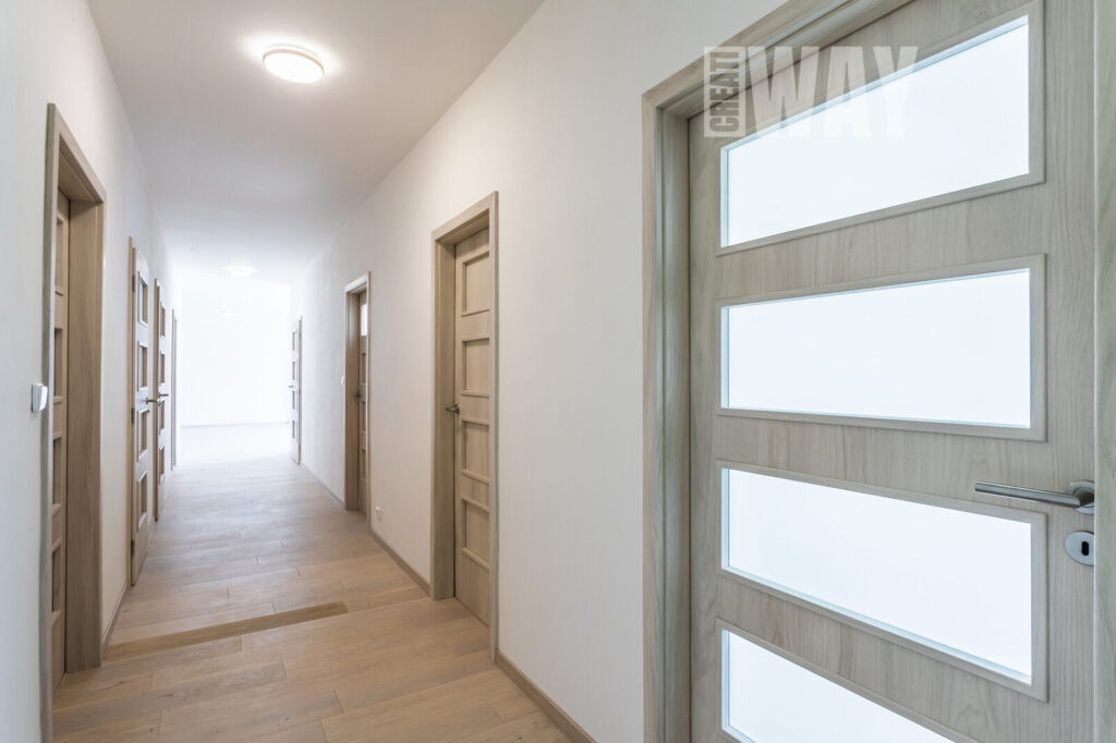 VELKÝ MODERNÍ DŮM S KRÁSNOU ZAHRADOU NA BYDLENÍ, REKREACI I PODNIKÁNÍ