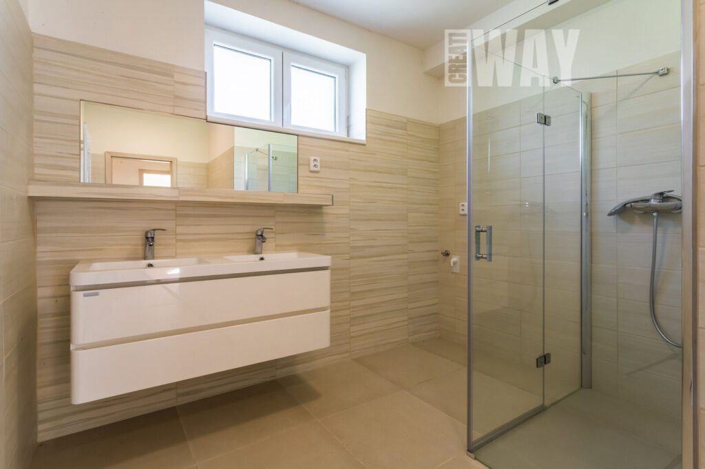 VELKÝ MODERNÍ DŮM S KRÁSNOU ZAHRADOU NA BYDLENÍ, REKREACI I PODNIKÁNÍ