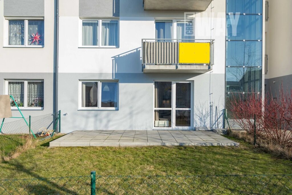 BYT 2+KK SE ZAHRÁDKOU A PARKOVACÍM STÁNÍM V CHÝNI U PRAHY