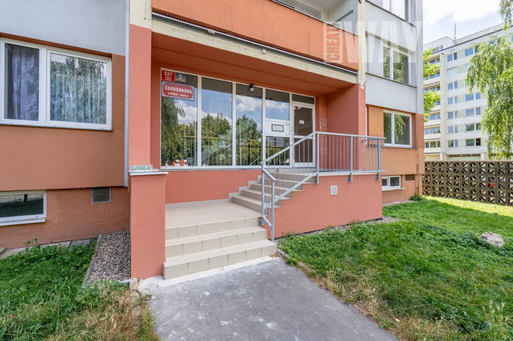 3+1 KE KOMPLETNÍ REKONSTRUKCI, PRAHA 8, STŘÍŽKOV