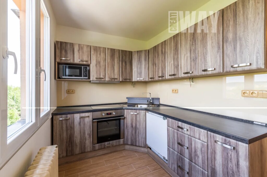 ČTYŘPOKOJOVÝ BYT V LOUNECH S VÝHLEDEM, KTERÝ JINDE NEUVIDÍTE