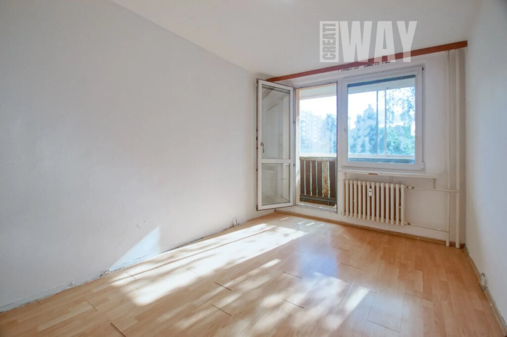 BYT 3+1 PŘED REKONSTRUKCÍ NEDALEKO METRA HÁJE aneb „DOBRÝ SOUSED JE K NEZAPLACENÍ“