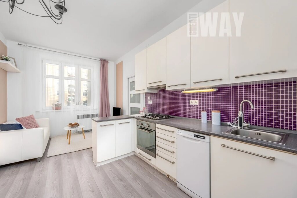 BYT 2+KK VE STRAŠNICÍCH, KRALICKÁ ULICE