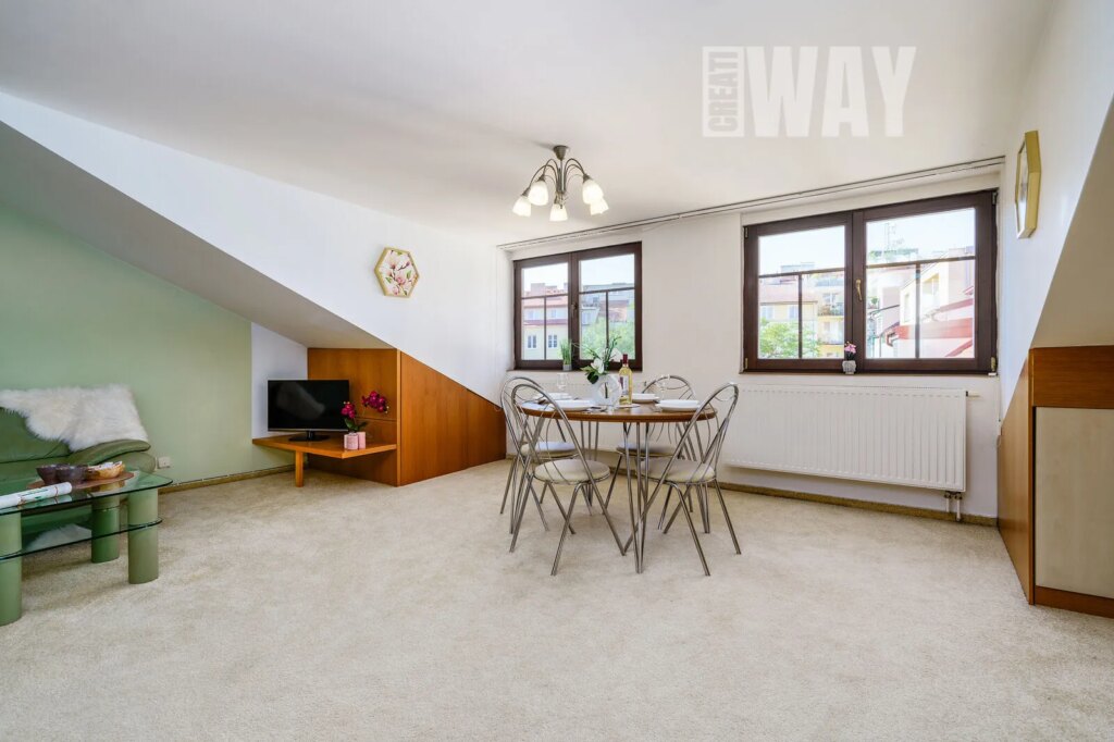 PŮDNÍ MEZONETOVÁ VESTAVBA VEDLE PARKU JEZERKA