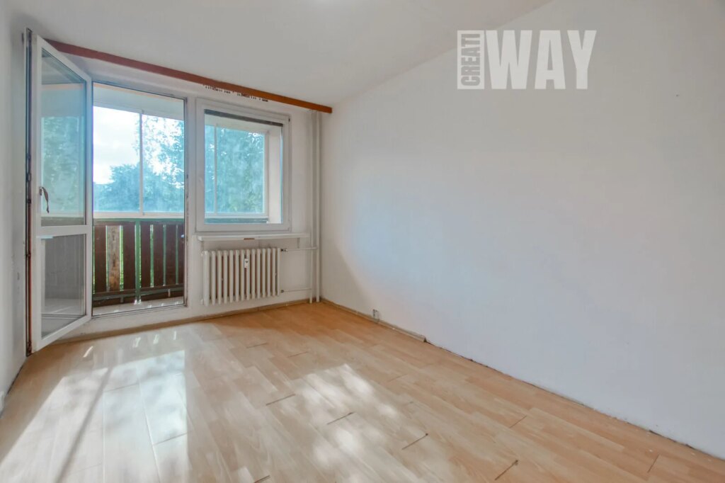 BYT 3+1 PŘED REKONSTRUKCÍ NEDALEKO METRA HÁJE aneb „DOBRÝ SOUSED JE K NEZAPLACENÍ“