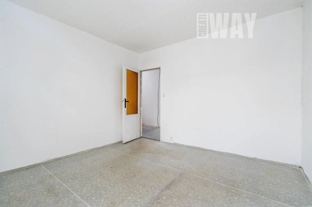 3+1 KE KOMPLETNÍ REKONSTRUKCI, PRAHA 8, STŘÍŽKOV