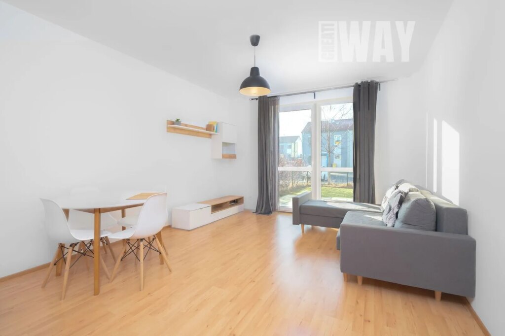 BYT 2+KK SE ZAHRÁDKOU A PARKOVACÍM STÁNÍM V CHÝNI U PRAHY