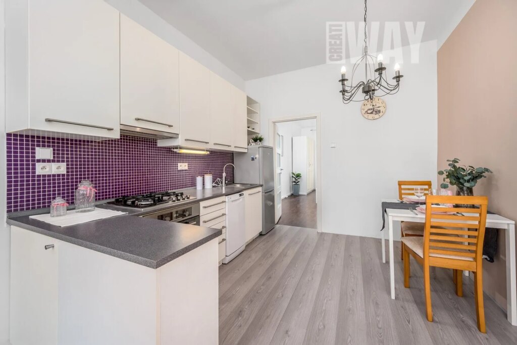 BYT 2+KK VE STRAŠNICÍCH, KRALICKÁ ULICE