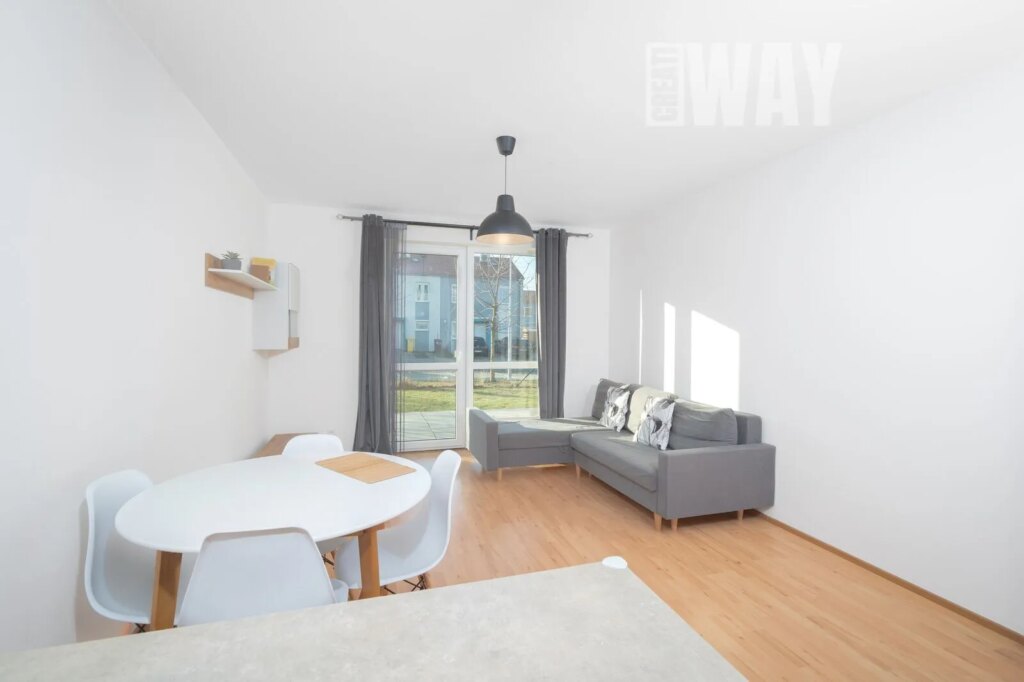 BYT 2+KK SE ZAHRÁDKOU A PARKOVACÍM STÁNÍM V CHÝNI U PRAHY