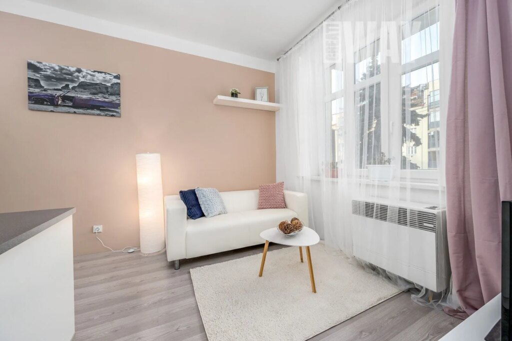 BYT 2+KK VE STRAŠNICÍCH, KRALICKÁ ULICE