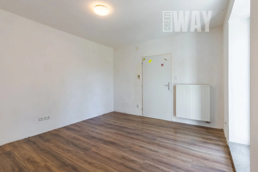 NERATOVICE: BYT 2+1 K REKONSTRUKCI V KOMPLETNĚ OPRAVENÉM DOMĚ