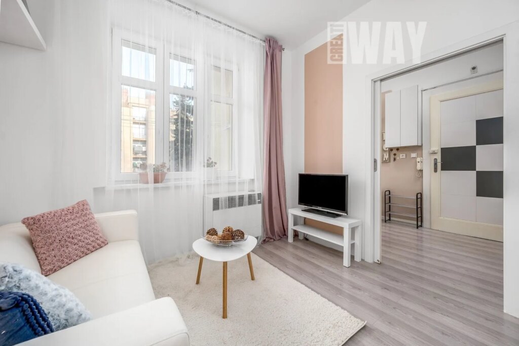 BYT 2+KK VE STRAŠNICÍCH, KRALICKÁ ULICE