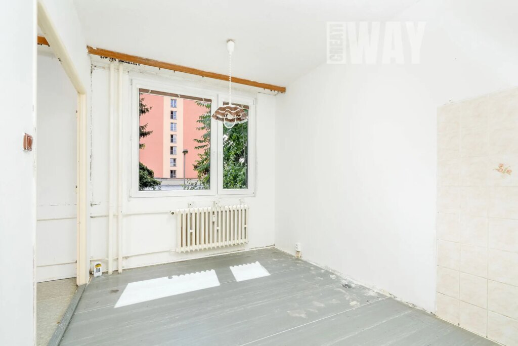 3+1 KE KOMPLETNÍ REKONSTRUKCI, PRAHA 8, STŘÍŽKOV