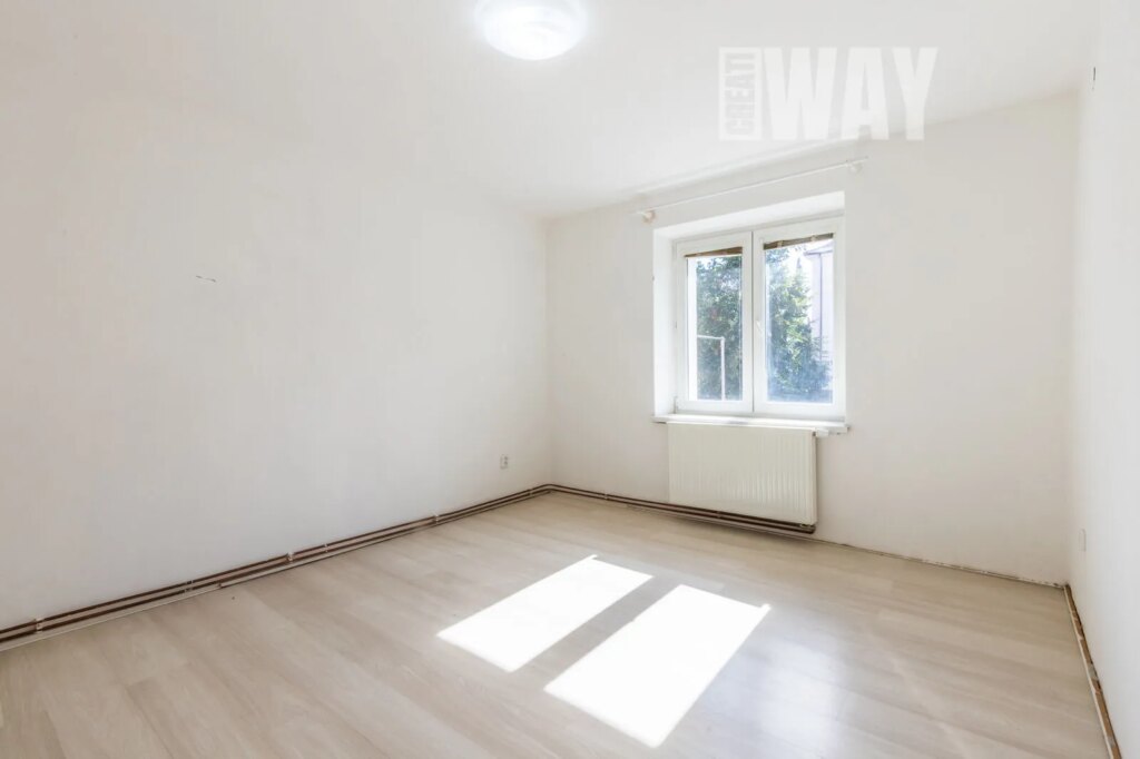 NERATOVICE: BYT 2+1 K REKONSTRUKCI V KOMPLETNĚ OPRAVENÉM DOMĚ