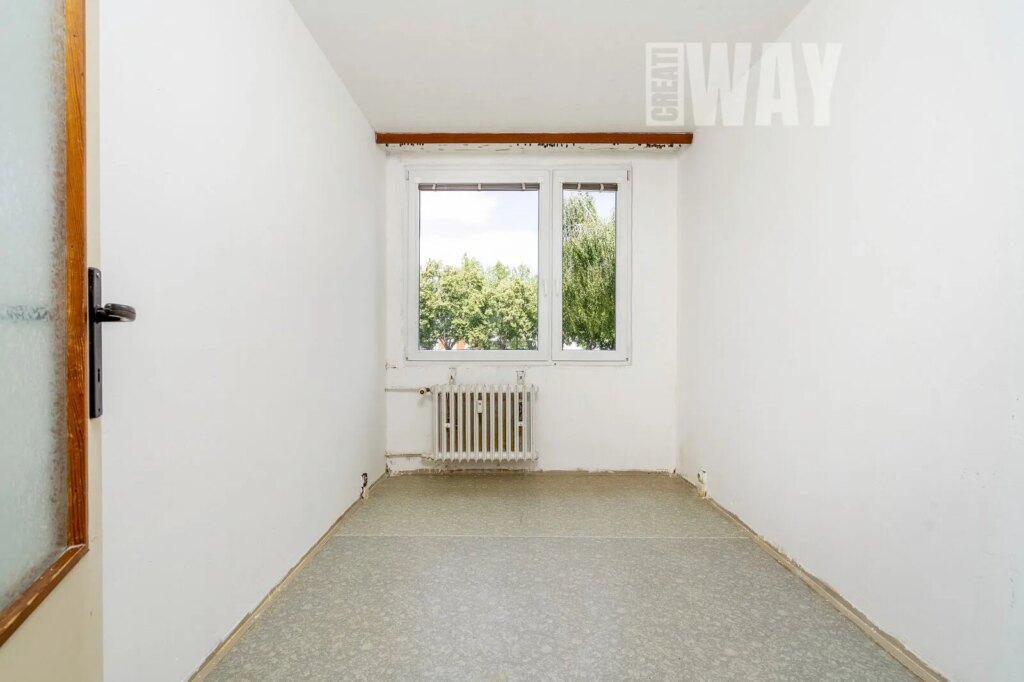 3+1 KE KOMPLETNÍ REKONSTRUKCI, PRAHA 8, STŘÍŽKOV