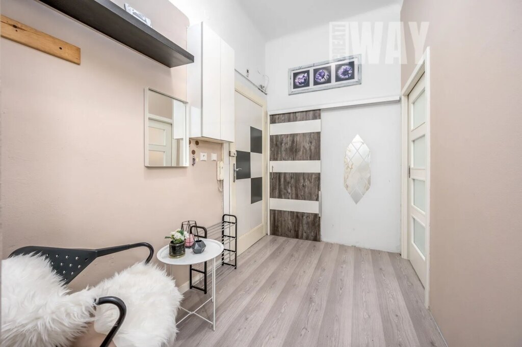 BYT 2+KK VE STRAŠNICÍCH, KRALICKÁ ULICE