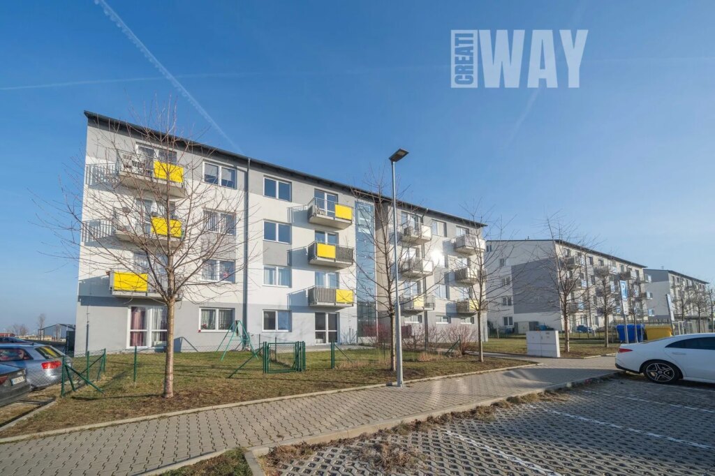 BYT 2+KK SE ZAHRÁDKOU A PARKOVACÍM STÁNÍM V CHÝNI U PRAHY