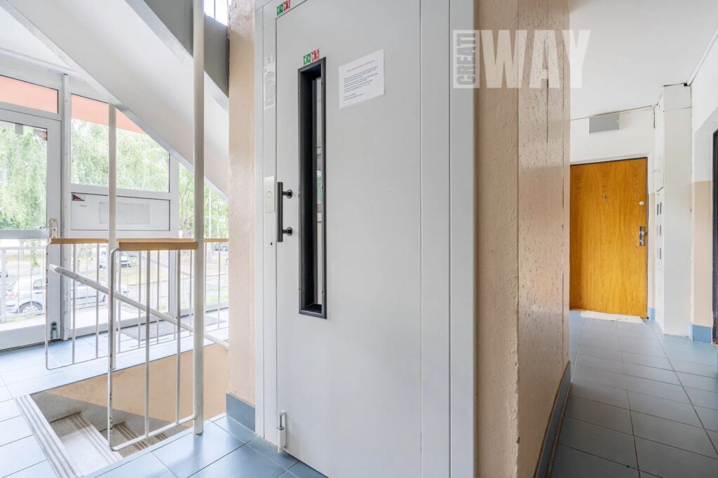 3+1 KE KOMPLETNÍ REKONSTRUKCI, PRAHA 8, STŘÍŽKOV