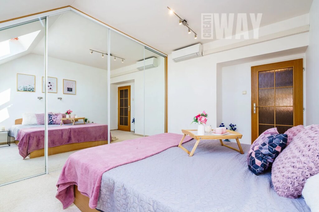 PŮDNÍ MEZONETOVÁ VESTAVBA VEDLE PARKU JEZERKA