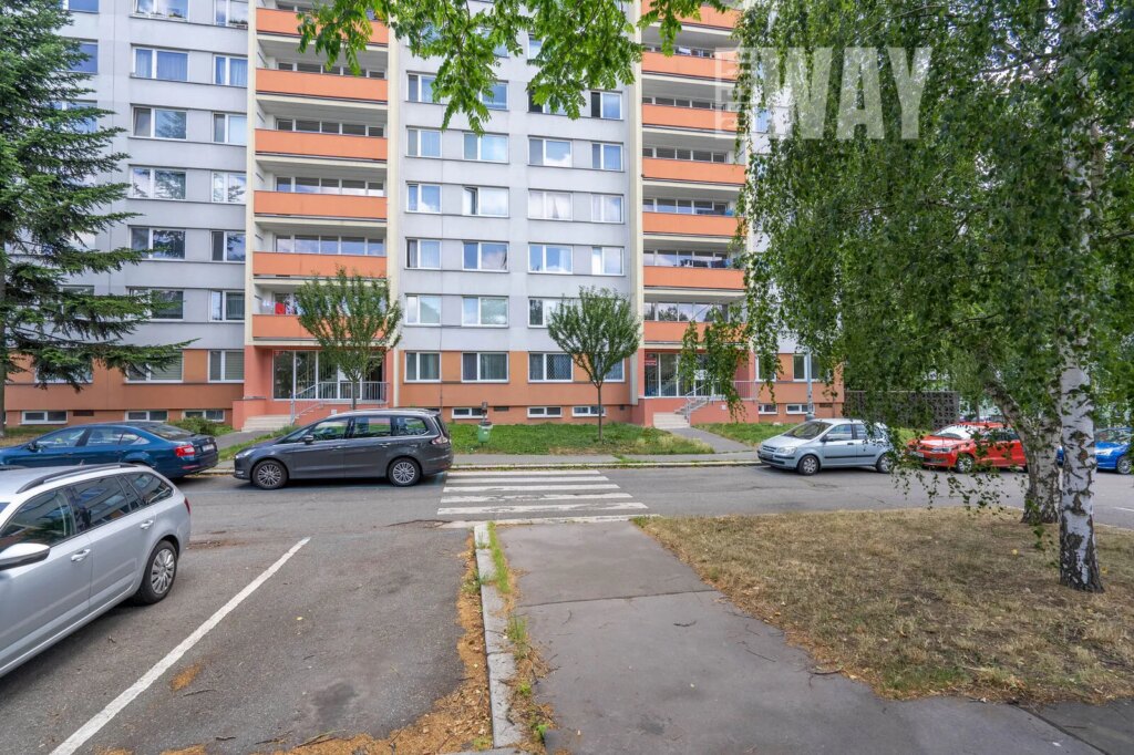 3+1 KE KOMPLETNÍ REKONSTRUKCI, PRAHA 8, STŘÍŽKOV