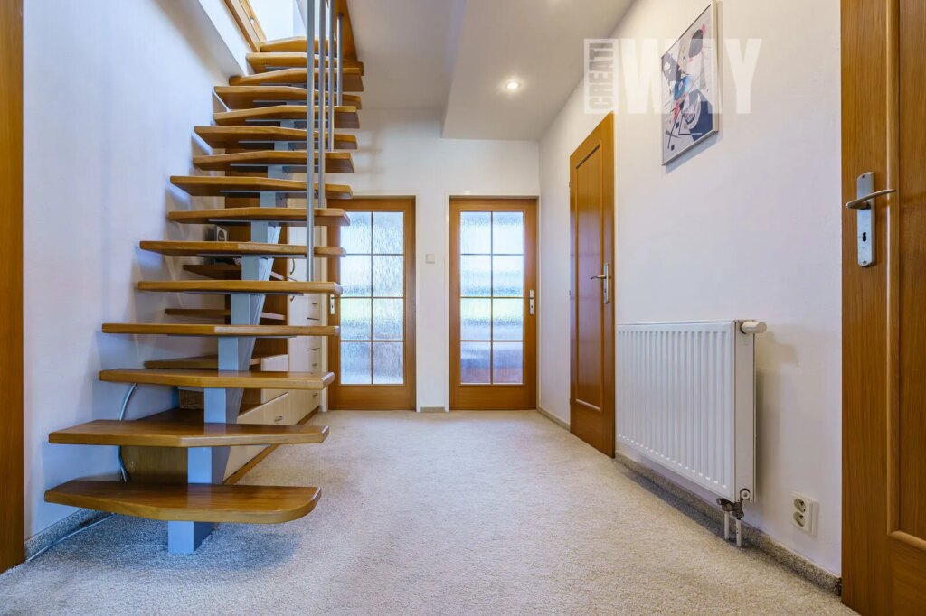 PŮDNÍ MEZONETOVÁ VESTAVBA VEDLE PARKU JEZERKA