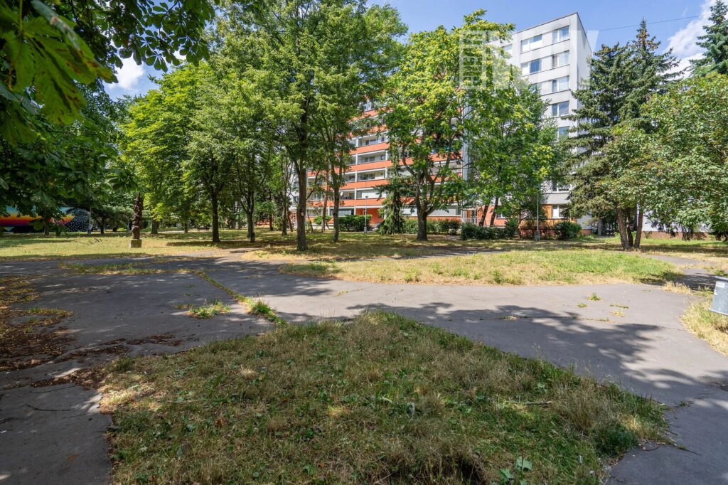 3+1 KE KOMPLETNÍ REKONSTRUKCI, PRAHA 8, STŘÍŽKOV