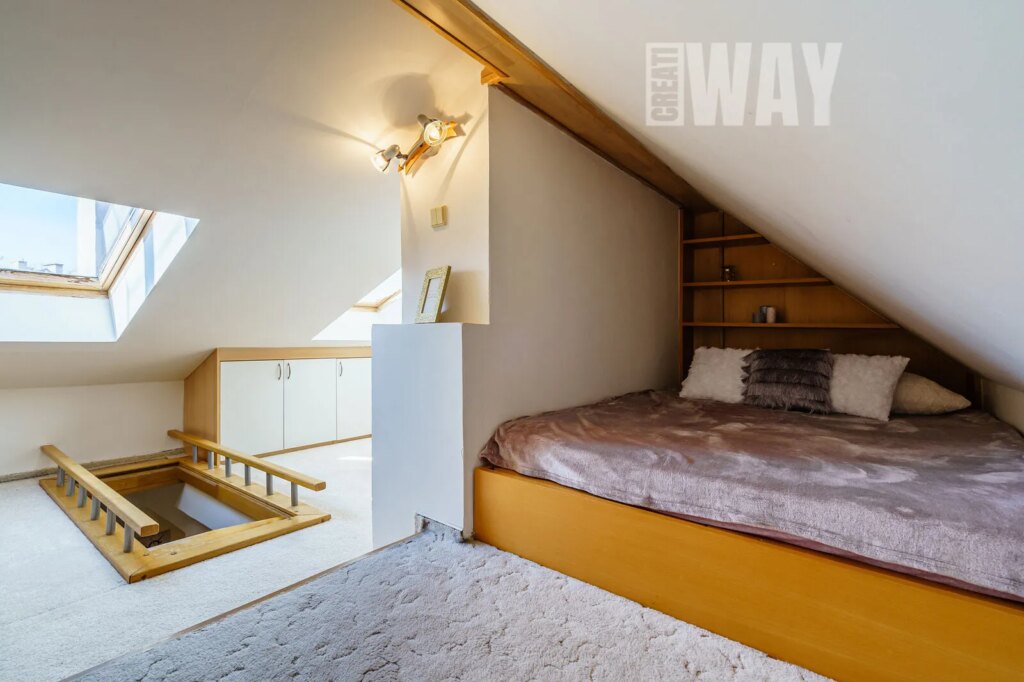 PŮDNÍ MEZONETOVÁ VESTAVBA VEDLE PARKU JEZERKA