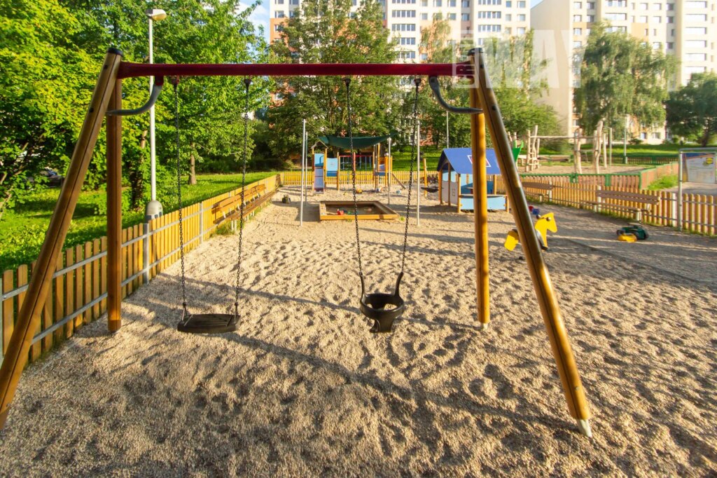 BYT 3+1 PŘED REKONSTRUKCÍ NEDALEKO METRA HÁJE aneb „DOBRÝ SOUSED JE K NEZAPLACENÍ“