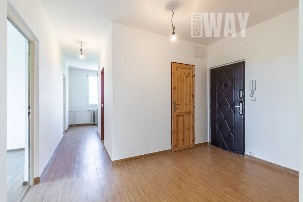 ČTYŘPOKOJOVÝ BYT V LOUNECH S VÝHLEDEM, KTERÝ JINDE NEUVIDÍTE