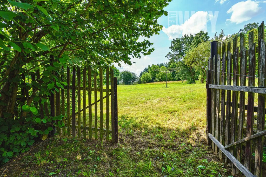 Dobrošovice – Jesenice pozemek na bydlení