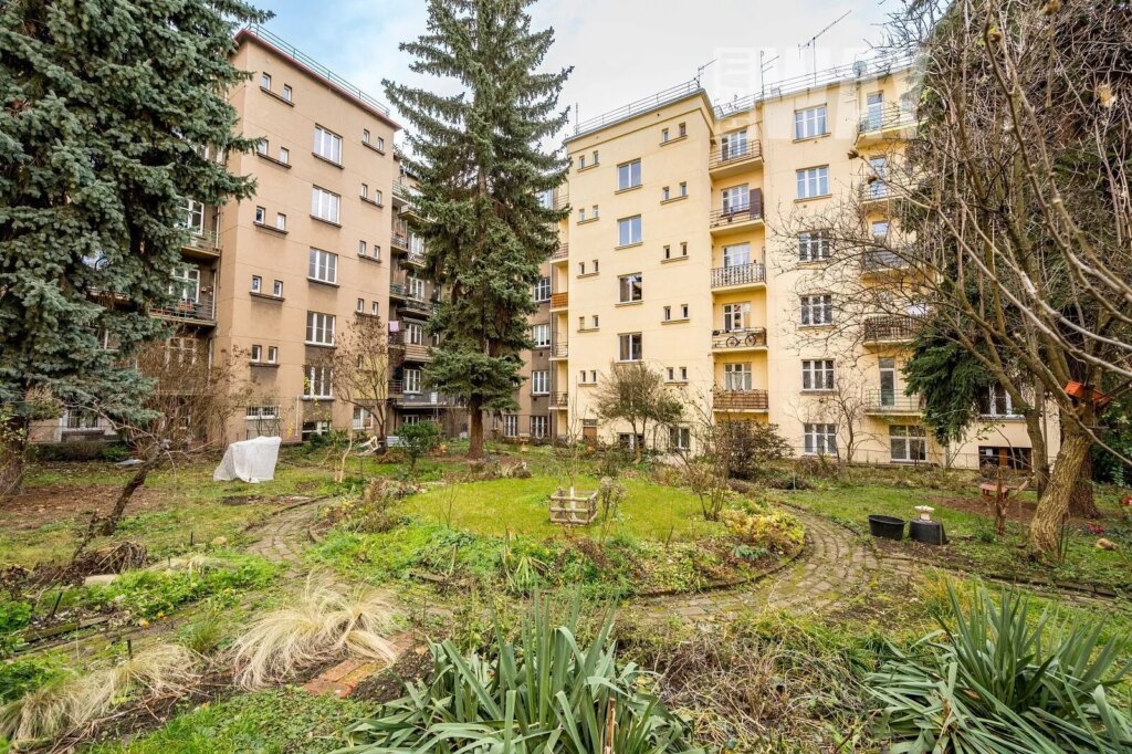 BYT 2+KK VE STRAŠNICÍCH, KRALICKÁ ULICE