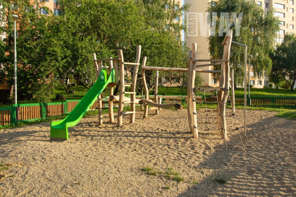 BYT 3+1 PŘED REKONSTRUKCÍ NEDALEKO METRA HÁJE aneb „DOBRÝ SOUSED JE K NEZAPLACENÍ“