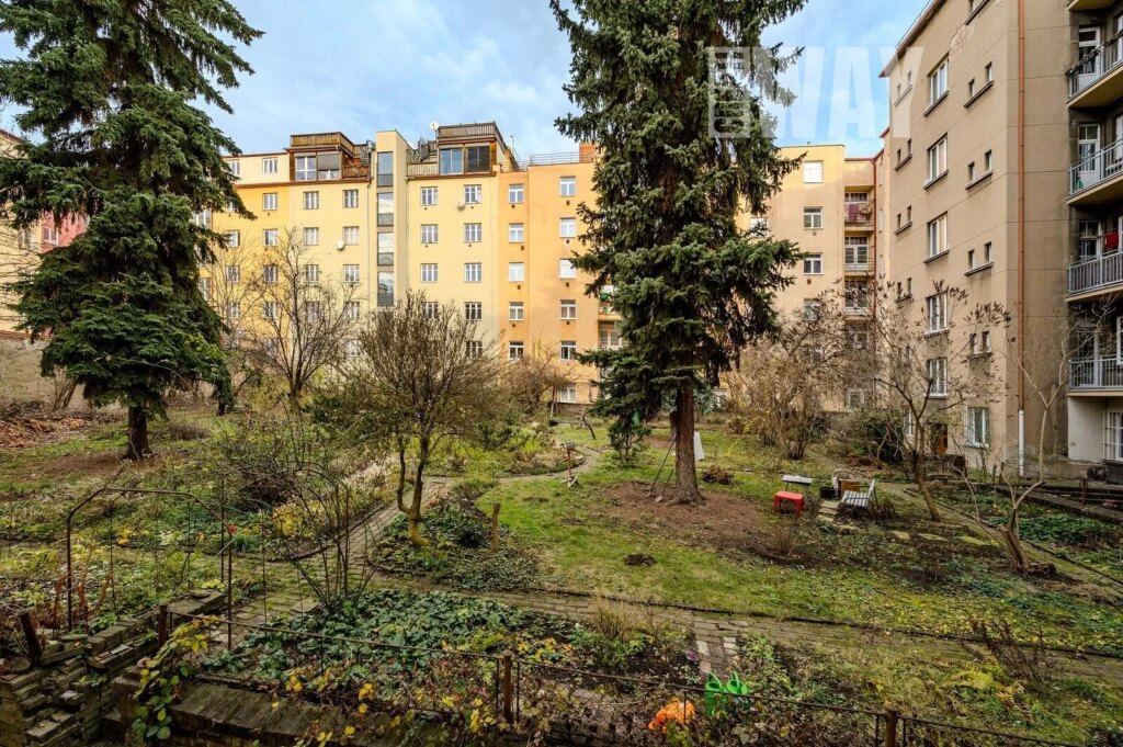 BYT 2+KK VE STRAŠNICÍCH, KRALICKÁ ULICE