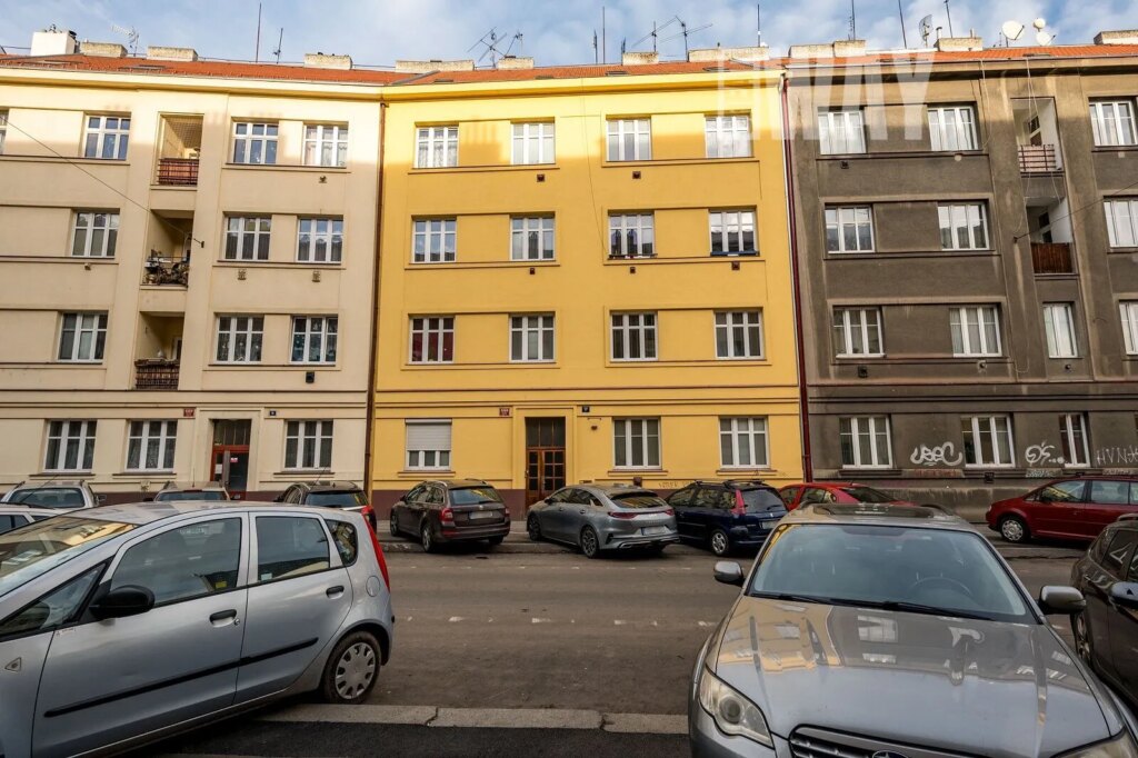 BYT 2+KK VE STRAŠNICÍCH, KRALICKÁ ULICE