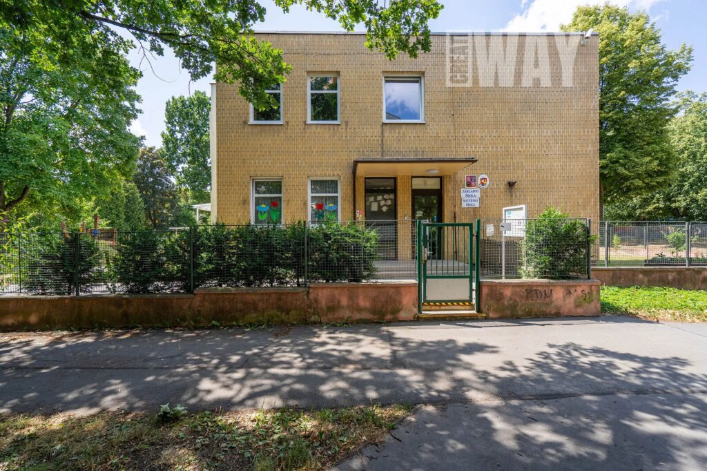 3+1 KE KOMPLETNÍ REKONSTRUKCI, PRAHA 8, STŘÍŽKOV