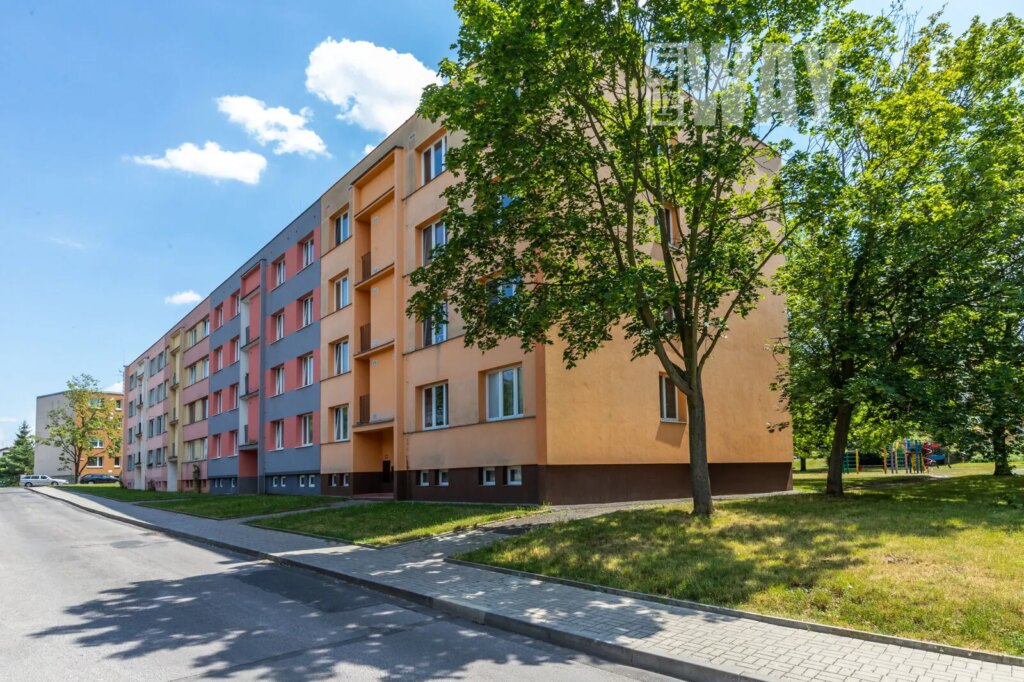 ČTYŘPOKOJOVÝ BYT V LOUNECH S VÝHLEDEM, KTERÝ JINDE NEUVIDÍTE