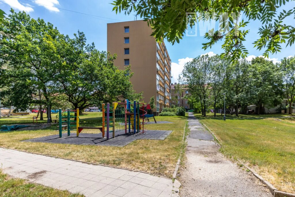 ČTYŘPOKOJOVÝ BYT V LOUNECH S VÝHLEDEM, KTERÝ JINDE NEUVIDÍTE