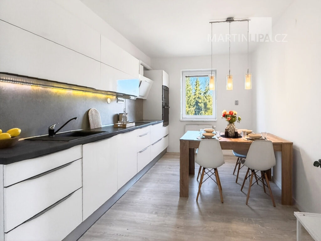 Světlý byt 4+kk se zahradou a garáží v Hájku u Uhříněvsi