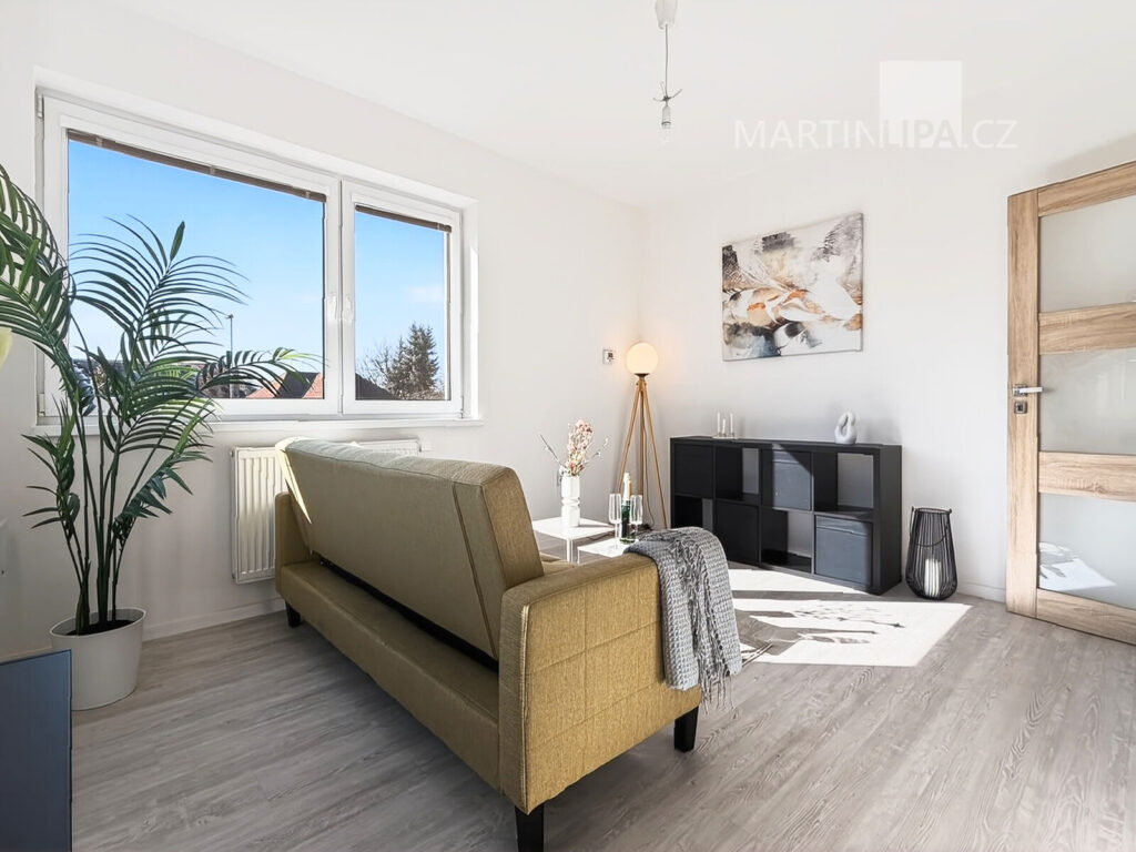 Světlý byt 4+kk se zahradou a garáží v Hájku u Uhříněvsi