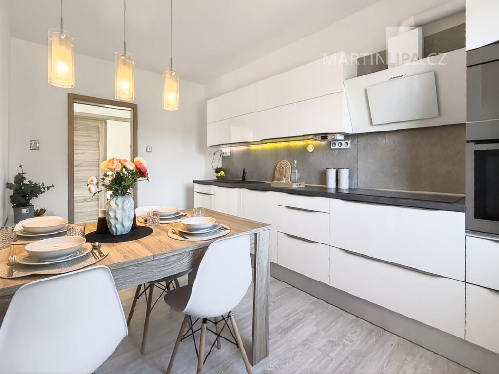 Světlý byt 4+kk se zahradou a garáží v Hájku u Uhříněvsi