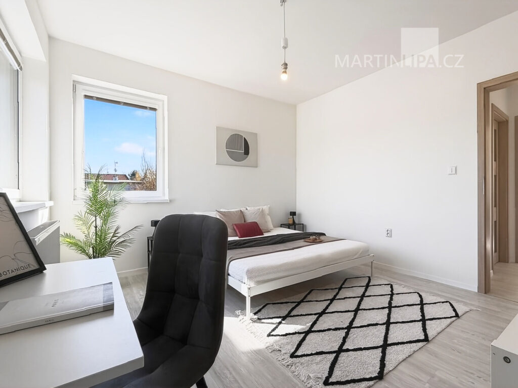 Světlý byt 4+kk se zahradou a garáží v Hájku u Uhříněvsi