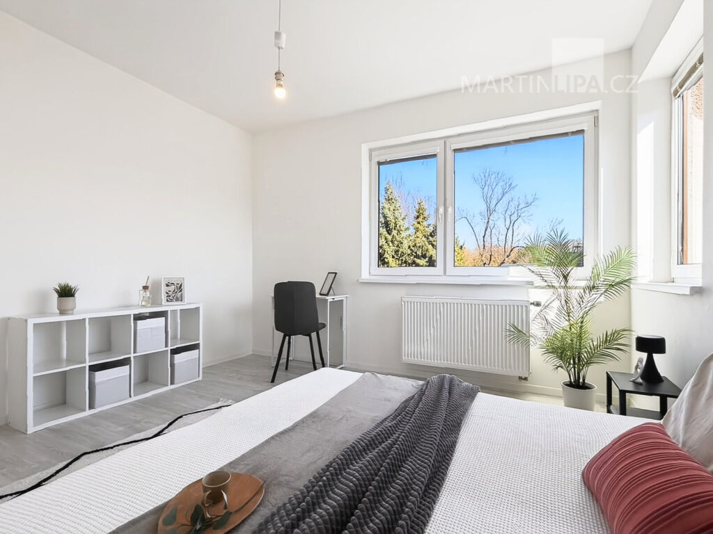 Světlý byt 4+kk se zahradou a garáží v Hájku u Uhříněvsi