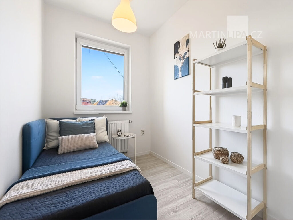 Světlý byt 4+kk se zahradou a garáží v Hájku u Uhříněvsi