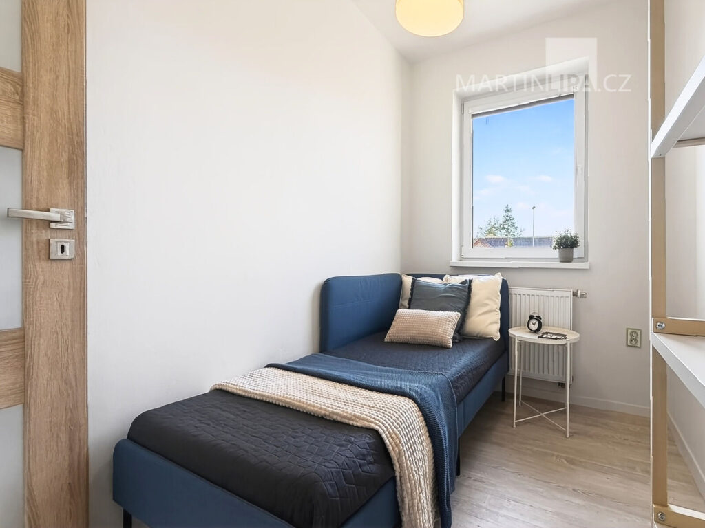 Světlý byt 4+kk se zahradou a garáží v Hájku u Uhříněvsi