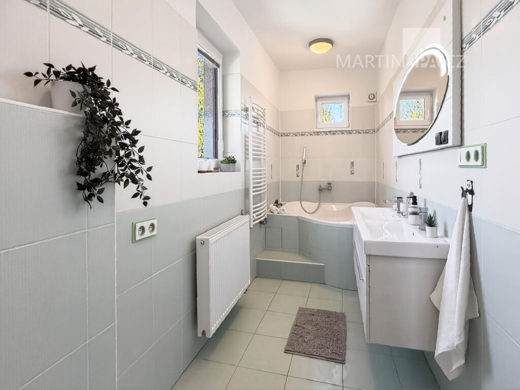 Světlý byt 4+kk se zahradou a garáží v Hájku u Uhříněvsi